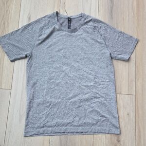 Lululemon Metal Vent Short Sleeve T Shirt Medium Gray